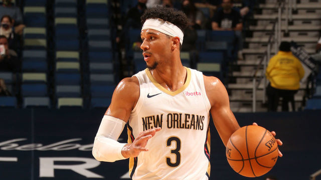 NEW ORLEANS, LA - JANUARY 4: Josh Hart #3 of the New Orleans Pelicans handles the ball during the game against the Indiana Pacers on January 4, 2021 at the Smoothie King Center in New Orleans, Louisiana. Mandatory Copyright Notice: Copyright 2021 NBAE