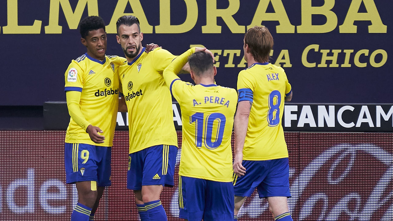 CADIZ, SPAIN - JANUARY 10: Alvaro Negredo of Cadiz CF celebrates after scoring his team's third goal during the La Liga Santander match between Cadiz CF and Deportivo Alavés at Estadio Ramon de Carranza on January 10, 2021 in Cadiz, Spain.