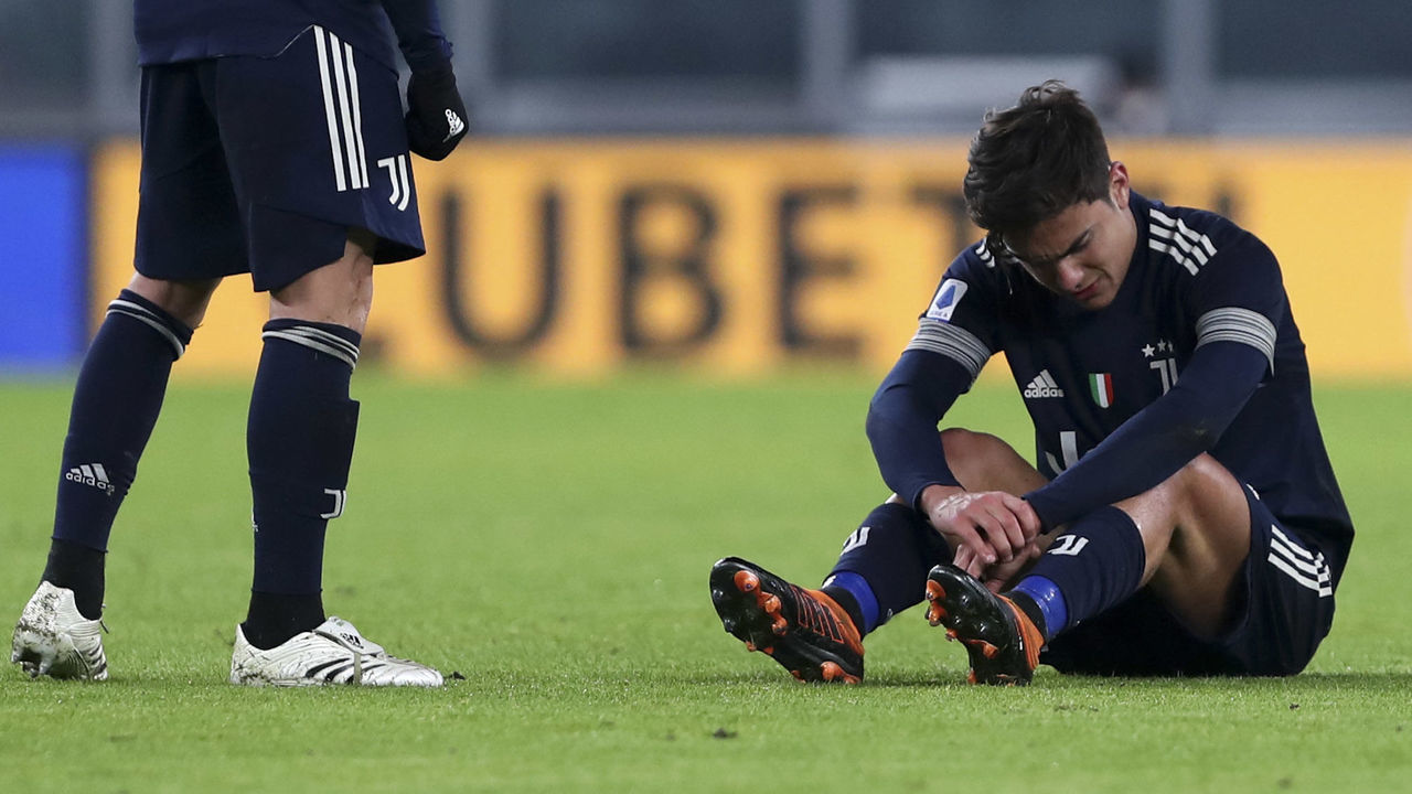 TURIN, ITALY - JANUARY 10: <(BILD ZEITUNG OUT) Paulo Dybala of Juventus FC injured during the Serie A match between Juventus and US Sassuolo at Allianz Stadium on January 10, 2021 in Turin, Italy. Sporting stadiums around Italy remain under strict restrictions due to the Coronavirus Pandemic as Government social distancing laws prohibit fans inside venues resulting in games being played behind closed doors.
