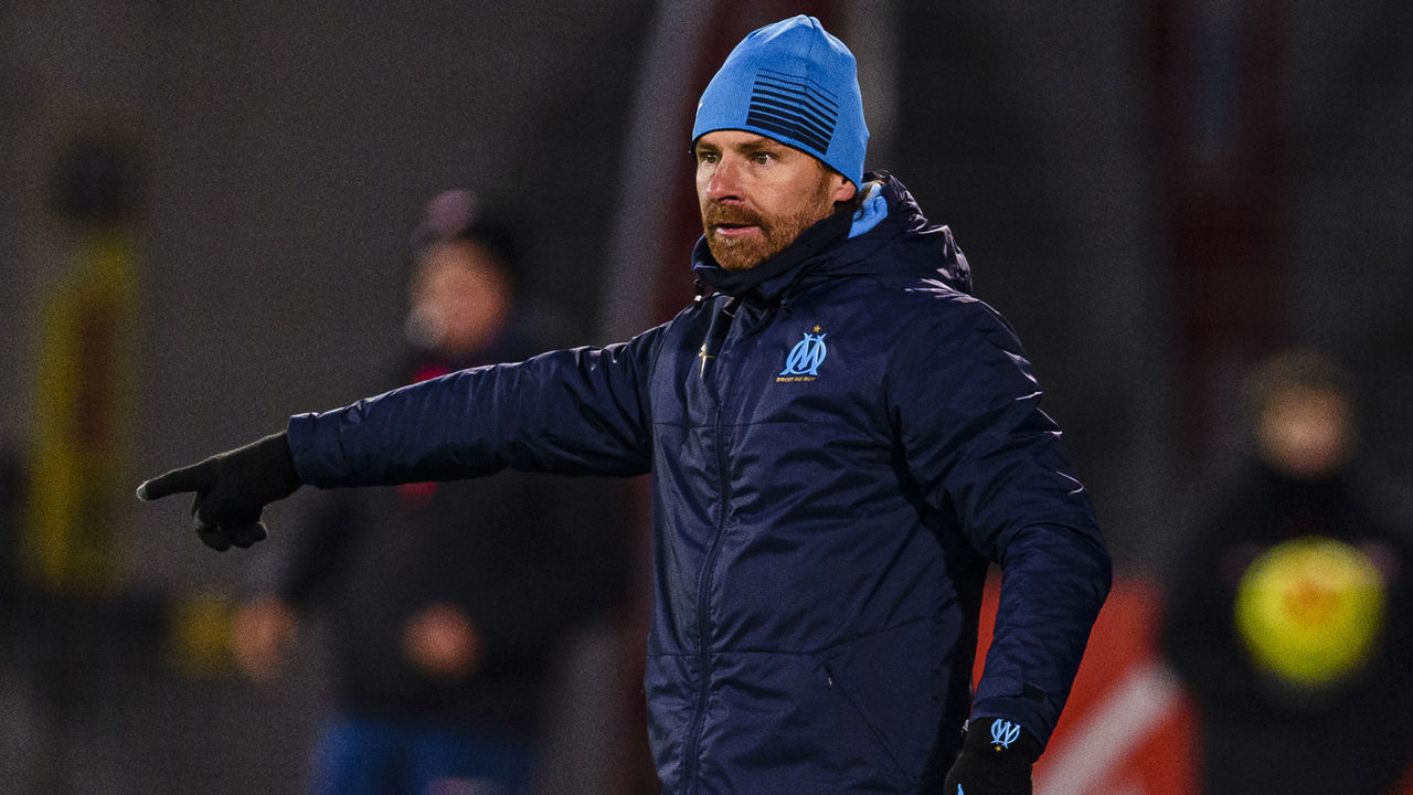 DIJON, FRANCE - JANUARY 09: Olympique de Marseille Head Coach André Villas-Boas gestures during the Ligue 1 match between Dijon FCO and Olympique Marseille at Stade Gaston Gerard on January 9, 2021 in Dijon, France.