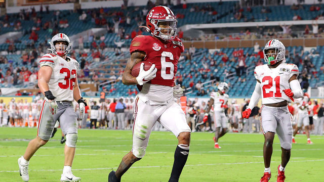 MIAMI GARDENS, FLORIDA - JANUARY 11: DeVonta Smith #6 of the Alabama Crimson Tide rushes for a 42 yard touchdown during the second quarter of the College Football Playoff National Championship game against the Ohio State Buckeyes at Hard Rock Stadium on January 11, 2021 in Miami Gardens, Florida.