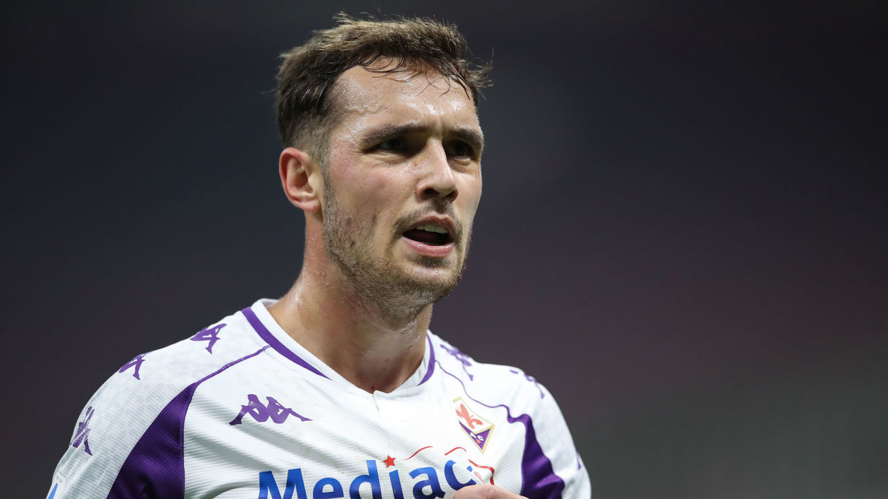 MILAN, ITALY - NOVEMBER 29: Pol Lirola of ACF Fiorentina during the Serie A match between AC Milan and ACF Fiorentina at Stadio Giuseppe Meazza on November 29, 2020 in Milan, Italy.