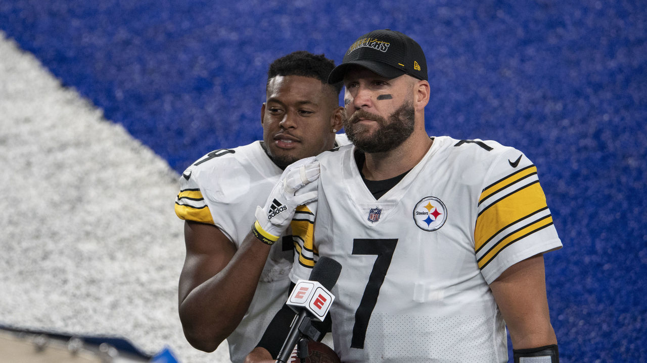 EAST RUTHERFORD, NJ - SEPTEMBER 14: JuJu Smith-Schuster #19 interrupts Ben Roethlisberger #7 of the Pittsburgh Steelers during a television interview after a regular season game against the New York Giants at MetLife Stadium on September 14, 2020 in East Rutherford, New Jersey.