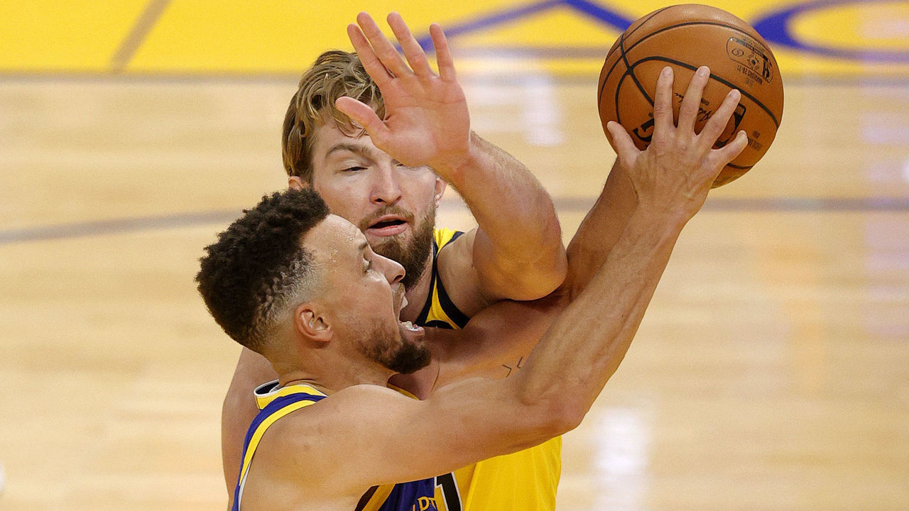 SAN FRANCISCO, CALIFORNIA - JANUARY 12: Stephen Curry #30 of the Golden State Warriors goes up for a shot against Domantas Sabonis #11 of the Indiana Pacers at Chase Center on January 12, 2021 in San Francisco, California.