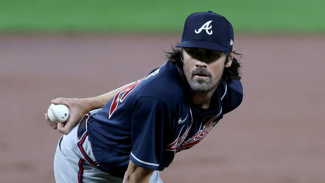 BALTIMORE, MARYLAND - SEPTEMBER 16: Starting pitcher Cole Hamels #32 of the Atlanta Braves throws to a Baltimore Orioles batter at Oriole Park at Camden Yards on September 16, 2020 in Baltimore, Maryland.