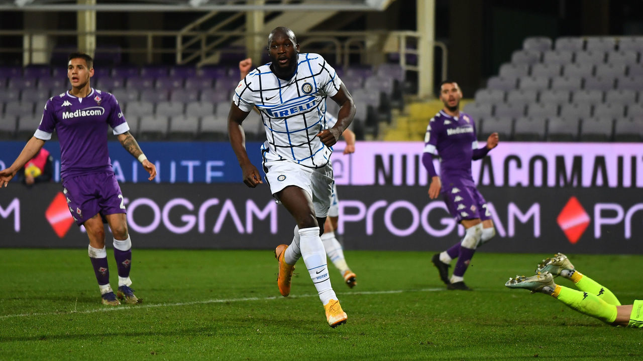 FLORENCE, ITALY - JANUARY 13: Romelu Lukaku of FC Internazionale celebrates after scoring the gaol during the Coppa Italia match between ACF Fiorentina and FC Internazionale at Artemio Franchi on January 13, 2021 in Florence, Italy. Sporting stadiums around Italy remain under strict restrictions due to the Coronavirus Pandemic as Government social distancing laws prohibit fans inside venues resulting in games being played behind closed doors.