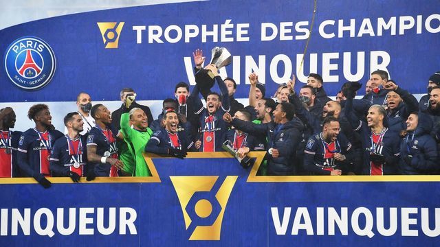 Paris Saint-Germain's players celebrates with the trophy after winning the French Champions Trophy (Trophee des Champions) football match between Paris Saint-Germain (PSG) and Marseille (OM) at the Bollaert-Delelis Stadium in Lens, northern France, on January 13, 2021.