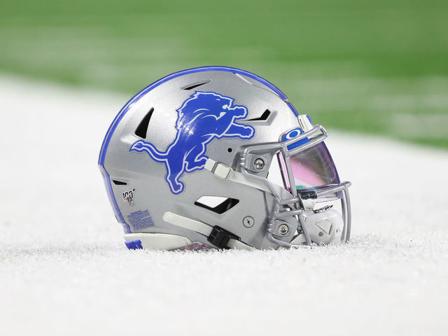 Lions defensive back Smith carted off the field vs. Pats