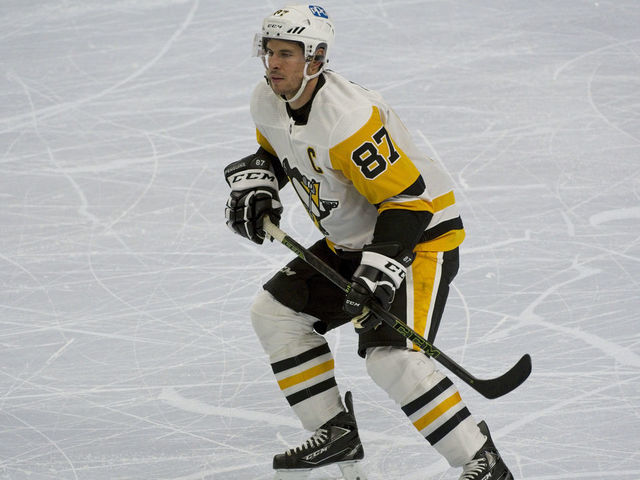 PHILADELPHIA, PA - JANUARY 13: Pittsburgh Penguins Center Sidney Crosby (87) looks for a pass during the game between the Pittsburg Penquins and the Philadelphia Flyers on January 13, 2021 at Wells Fargo Center in Philadelphia, PA.