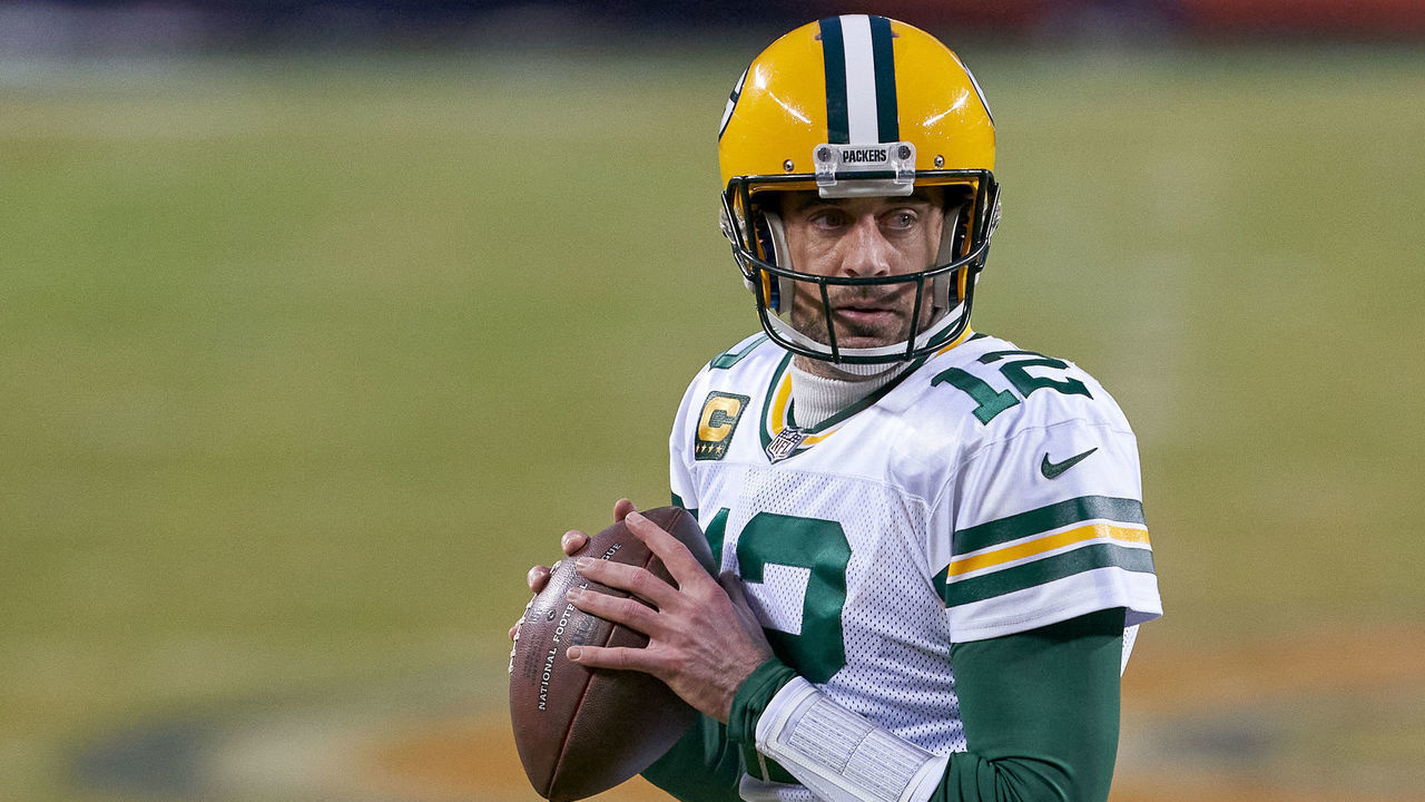 CHICAGO, IL - JANUARY 03: Green Bay Packers quarterback Aaron Rodgers (12) handles the football in action during a game between the Chicago Bears and the Green Bay Packers on January 03, 2021 in Chicago, IL.