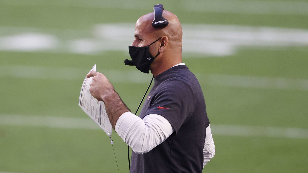 GLENDALE, ARIZONA - DECEMBER 26: Defensive coordinator Robert Saleh of the San Francisco 49ers directs players during the second half against the Arizona Cardinals at State Farm Stadium on December 26, 2020 in Glendale, Arizona.