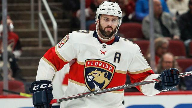 GLENDALE, AZ - FEBRUARY 25: Florida Panthers defenseman Keith Yandle (3) looks on before the NHL hockey game between the Florida Panthers and the Arizona Coyotes on February 25, 2020 at Gila River Arena in Glendale, Arizona.