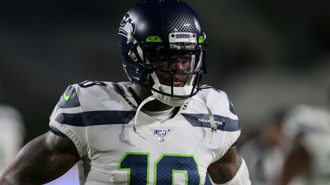 LOS ANGELES, CA - DECEMBER 08: Seattle Seahawks wide receiver Josh Gordon (10) during the NFL game between the Seattle Seahawks and the Los Angeles Rams on December 08, 2019, at the Los Angeles Memorial Coliseum in Los Angeles, CA.