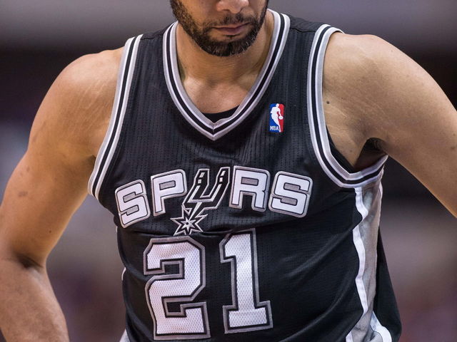 NBA rescinds technical foul called on Spurs' Duncan