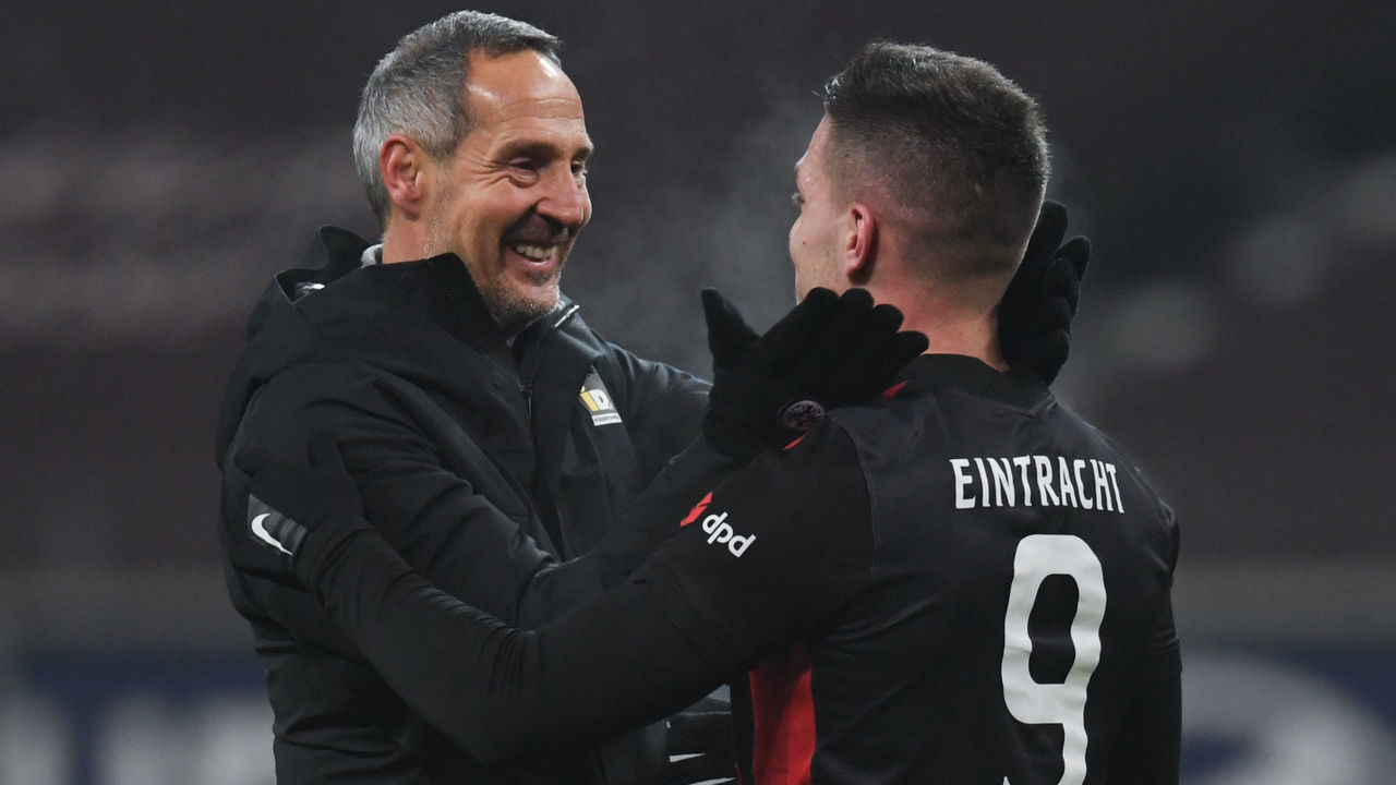 17 January 2021, Hessen, Frankfurt/Main: Football: Bundesliga, Eintracht Frankfurt - FC Schalke 04, Matchday 16 at Deutsche Bank Park. Frankfurt head coach Adi Hütter (l) hugs Luka Jovic, who scored twice, after the 3:1 victory. Photo: Arne Dedert/dpa - IMPORTANT NOTE: In accordance with the regulations of the DFL Deutsche Fußball Liga and/or the DFB Deutscher Fußball-Bund, it is prohibited to use or have used photographs taken in the stadium and/or of the match in the form of sequence pictures and/or video-like photo series.