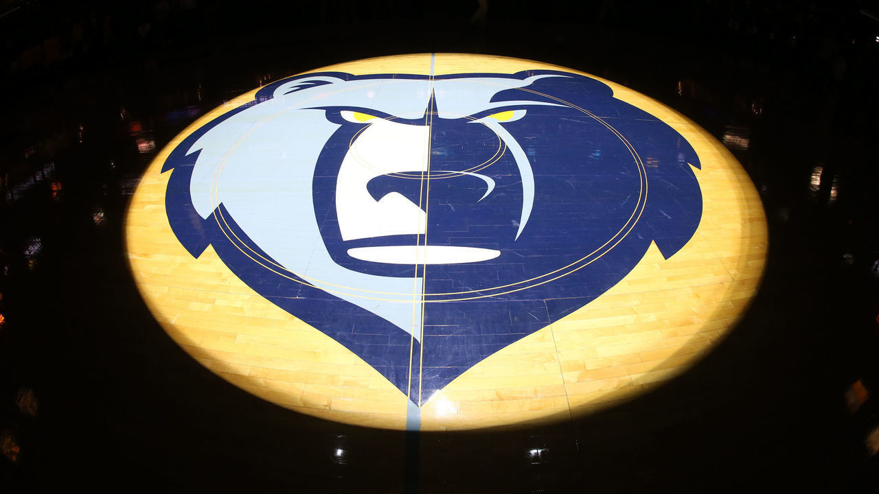 MEMPHIS, TN - DECEMBER 3: A view of the center court logo of the Memphis Grizzlies in the game against the Los Angeles Lakers on December 3, 2016 at FedExForum in Memphis, Tennessee. Mandatory Copyright Notice: Copyright 2016 NBAE