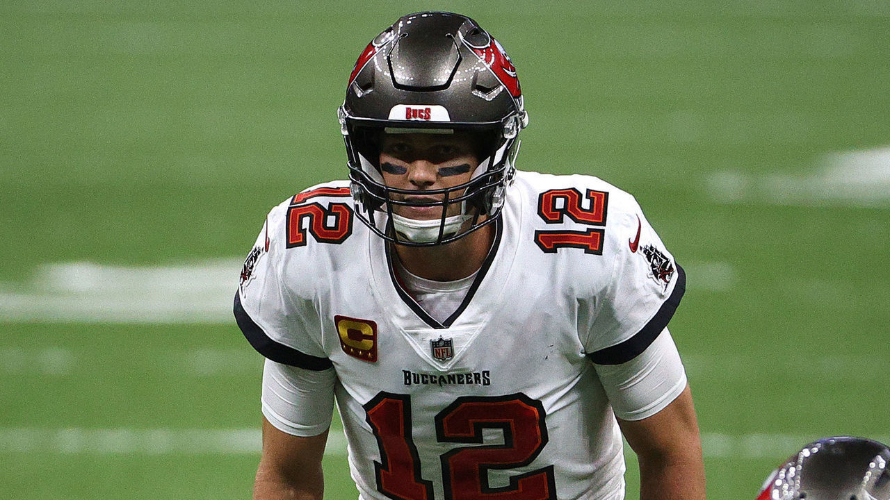 NEW ORLEANS, LOUISIANA - JANUARY 17: Tom Brady #12 of the Tampa Bay Buccaneers hikes the ball against the New Orleans Saints during the second quarter in the NFC Divisional Playoff game at Mercedes Benz Superdome on January 17, 2021 in New Orleans, Louisiana.