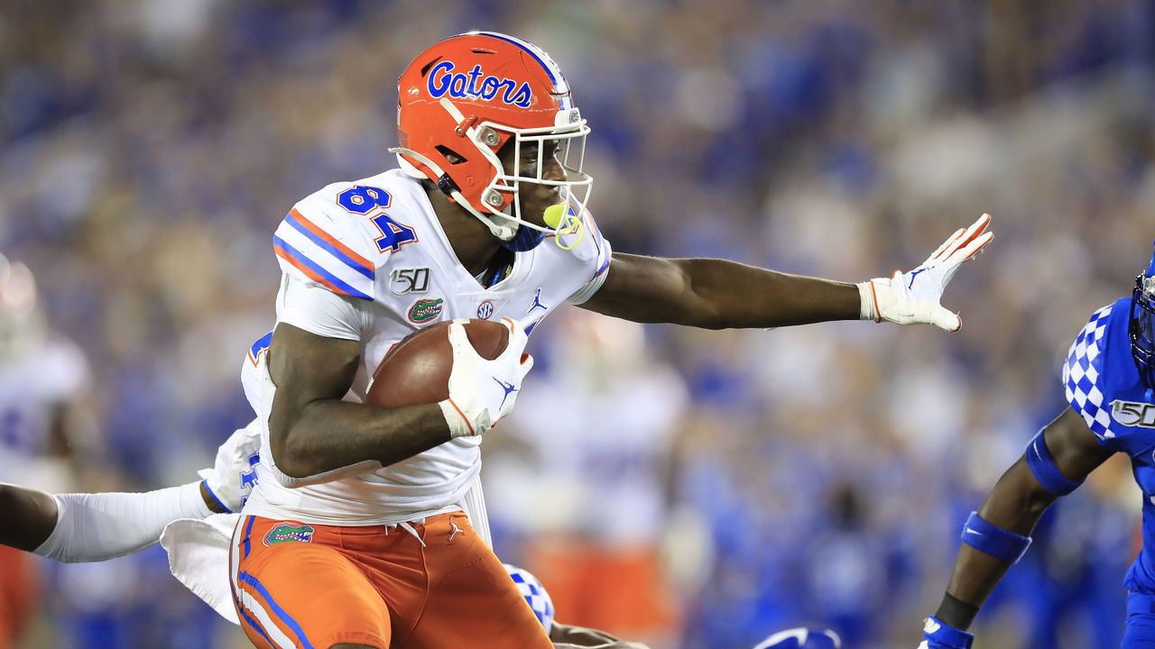 LEXINGTON, KENTUCKY - SEPTEMBER 14: Kyle Pitts #84 of the Florida Gators runs with the ball against the Kentucky Wildcats at Commonwealth Stadium on September 14, 2019 in Lexington, Kentucky.