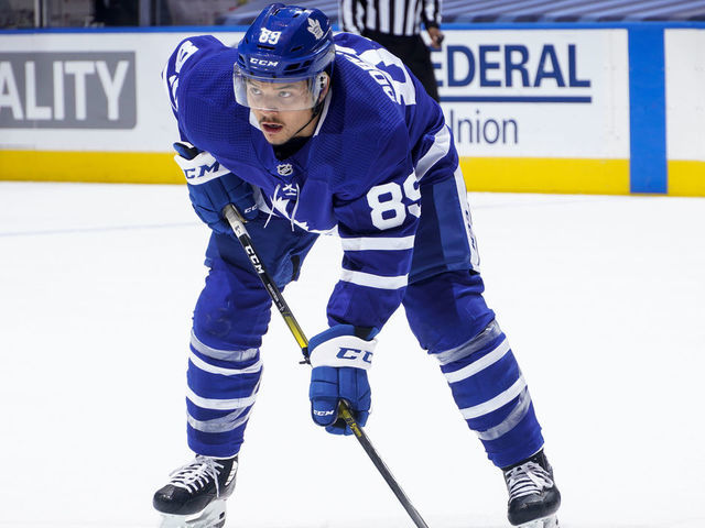 TORONTO, ONTARIO - AUGUST 04: Nicholas Robertson #89 of the Toronto Maple Leafs gets ready for a face-off against the Columbus Blue Jackets during the first period in Game Two of the Eastern Conference Qualification Round at Scotiabank Arena on August 04, 2020 in Toronto, Ontario.