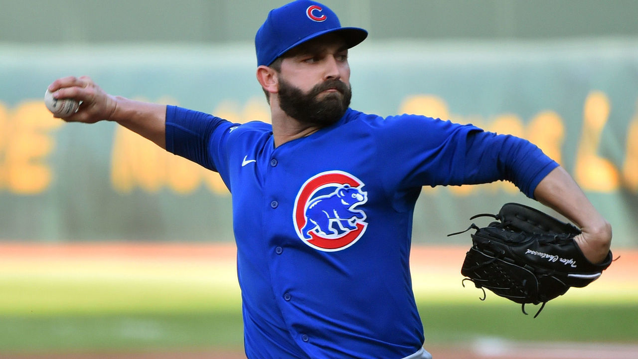 KANSAS CITY, MISSOURI - AUGUST 06: Starting pitcher Tyler Chatwood #32 of the Chicago Cubs throws in the first inning against the Kansas City Royals at Kauffman Stadium on August 06, 2020 in Kansas City, Missouri.