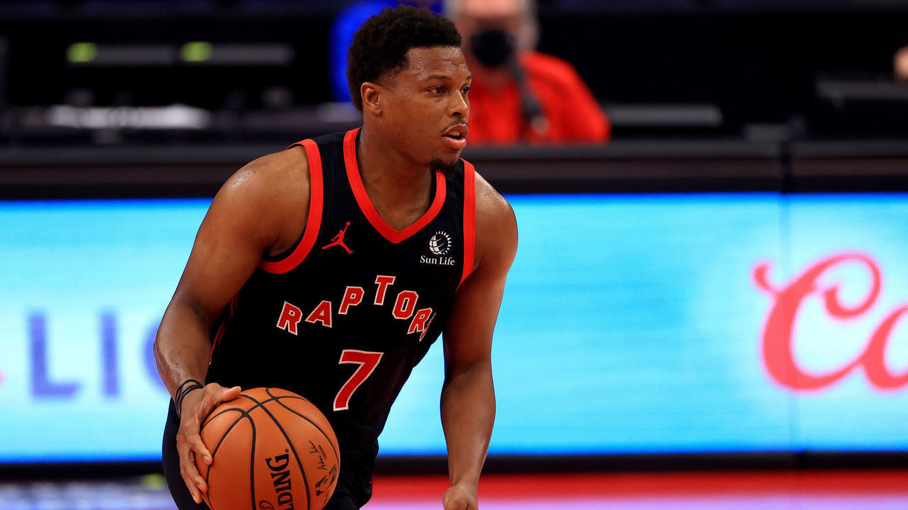 TAMPA, FLORIDA - JANUARY 18: Kyle Lowry #7 of the Toronto Raptors brings the ball up during a game against the Dallas Mavericks at Amalie Arena on January 18, 2021 in Tampa, Florida.