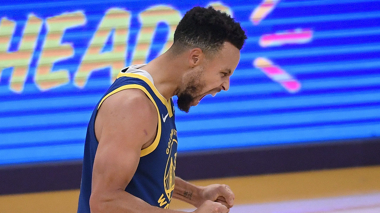 LOS ANGELES, CALIFORNIA - JANUARY 18: Stephen Curry #30 of the Golden State Warriors reacts to his three pointer during a 115-113 Warriors win over the Los Angeles Lakers on Martin Luther King Jr. Day at Staples Center on January 18, 2021 in Los Angeles, California. NOTE TO USER: User expressly acknowledges and agrees that, by downloading and/or using this Photograph, user is consenting to the terms and conditions of the Getty Images License Agreement. Mandatory Copyright Notice: Copyright 2021 NBAE