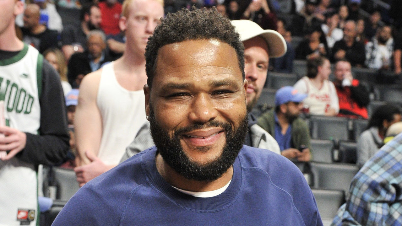 LOS ANGELES, CALIFORNIA - DECEMBER 03: Anthony Anderson attends a basketball game between the Los Angeles Clippers and Portland Trail Blazers at Staples Center on December 03, 2019 in Los Angeles, California.