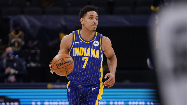 INDIANAPOLIS, IN - JANUARY 20: Malcolm Brogdon #7 of the Indiana Pacers dribbles the ball during the game against the Dallas Mavericks on January 20, 2021 at Bankers Life Fieldhouse in Indianapolis, Indiana. Mandatory Copyright Notice: Copyright 2021 NBAE