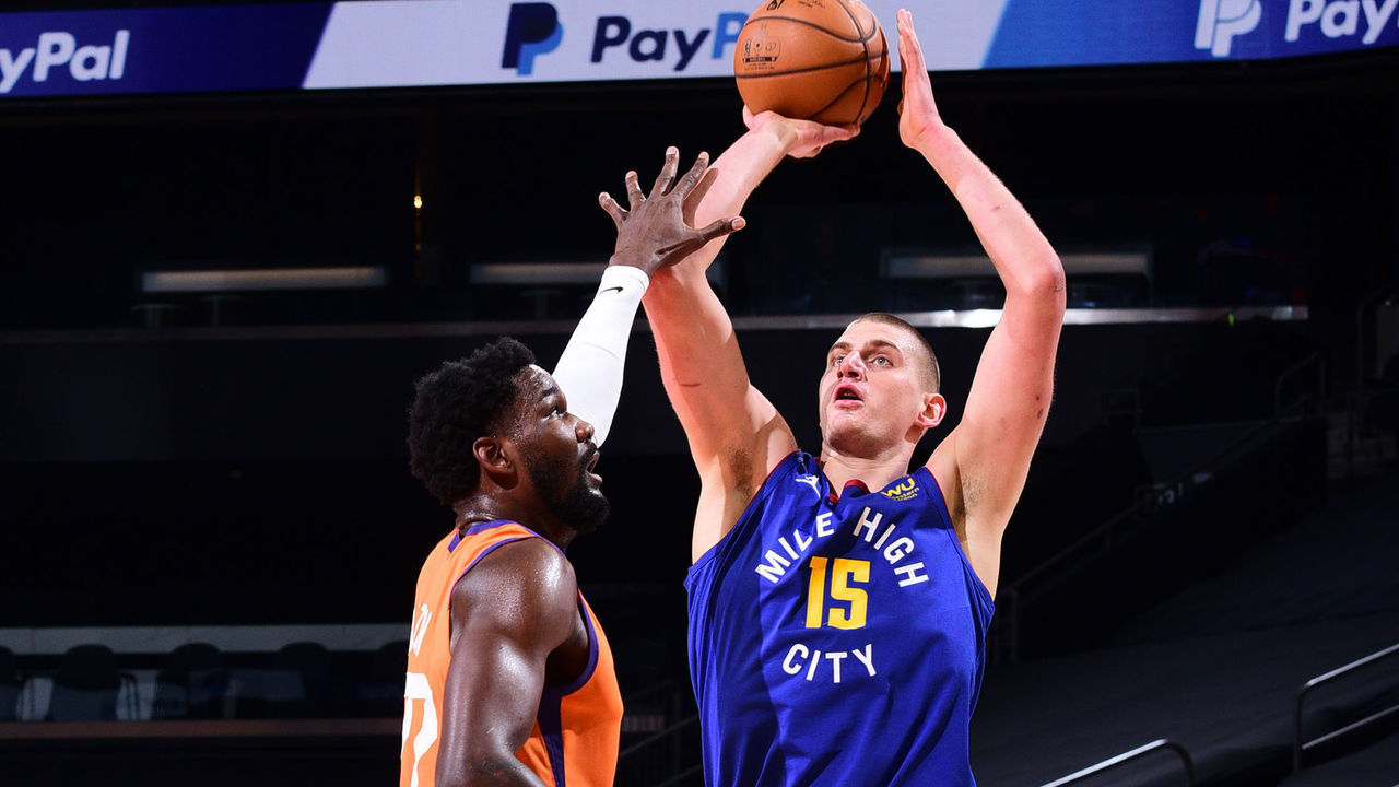 PHOENIX, AZ - JANUARY 22: Nikola Jokic #15 of the Denver Nuggets drives to the basket during the game against the Phoenix Suns on January 22, 2021 at Talking Stick Resort Arena in Phoenix, Arizona. Mandatory Copyright Notice: Copyright 2021 NBAE
