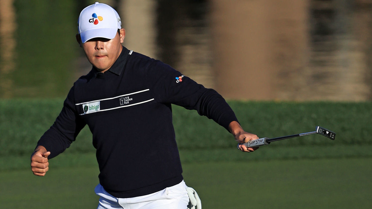 LA QUINTA, CALIFORNIA - JANUARY 24: Si Woo Kim of South Korea makes a birdie putt on the 17th hole during the final round of The American Express tournament on the Stadium course at PGA West on January 24, 2021 in La Quinta, California.