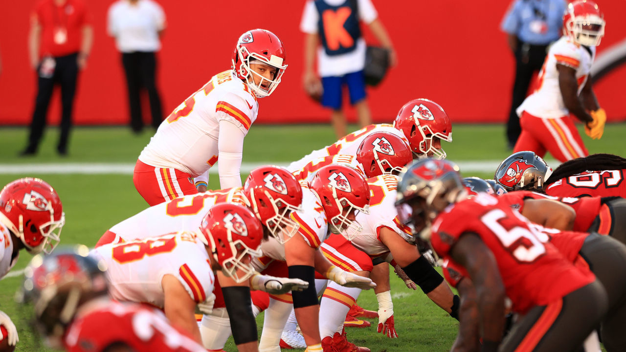 TAMPA, FLORIDA - NOVEMBER 29: Patrick Mahomes #15 of the Kansas City Chiefs prepares to take the snap in the second quarter during their game against the Tampa Bay Buccaneers at Raymond James Stadium on November 29, 2020 in Tampa, Florida.