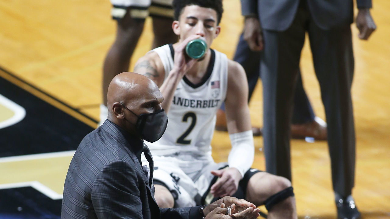 NASHVILLE, TN - JANUARY 09: Vanderbilt Commodores head coach Jerry Stackhouse draws up a play during a timeout as Vanderbilt Commodores guard Scotty Pippen Jr. (2) looks on during a game between the Vanderbilt Commodores and Mississippi State Bulldogs, January 9, 2021, at Memorial Gym in Nashville, Tennessee.