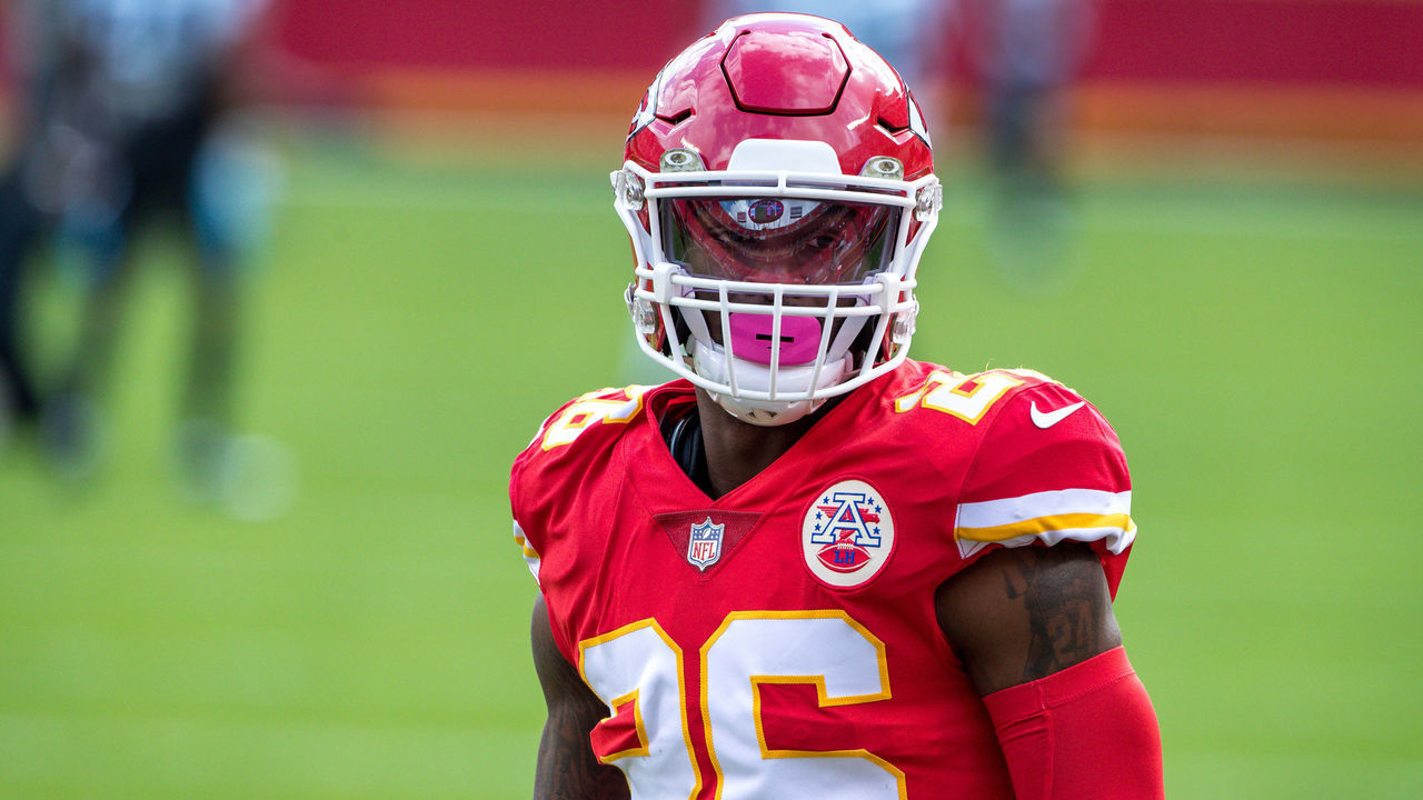 KANSAS CITY, MO - NOVEMBER 08: Kansas City Chiefs running back Le'Veon Bell (26) on the field prior to the game against the Carolina Panthers at Arrowhead Stadium in Kansas City, Missouri.