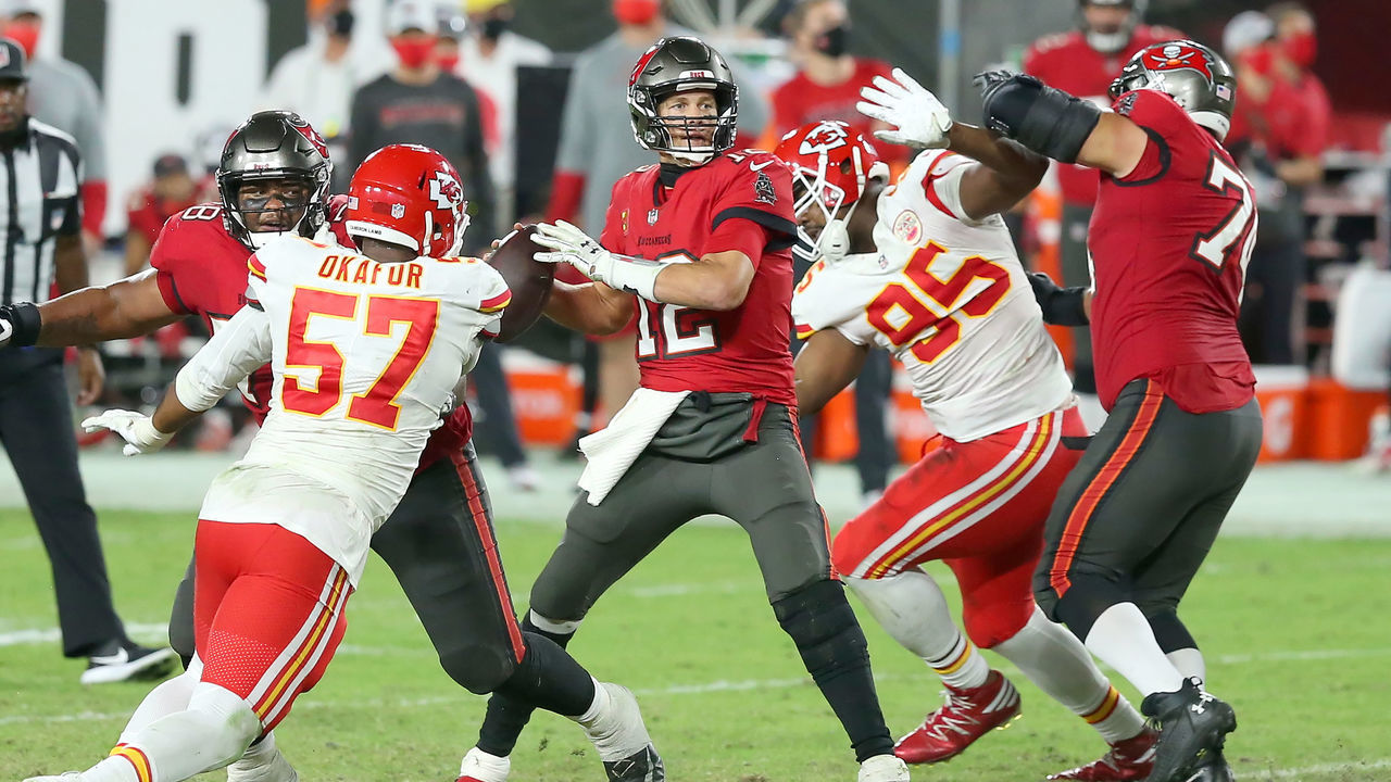 TAMPA, FL - NOVEMBER 29: Tom Brady (12) of the Bucs looks for an open receiver as the Chiefs defenders close in during the regular season game between the Kansas City Chiefs and the Tampa Bay Buccaneers on November 29, 2020 at Raymond James Stadium in Tampa, Florida.
