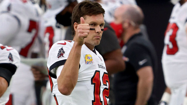 LAS VEGAS, NEVADA - OCTOBER 25: Tom Brady #12 of the Tampa Bay Buccaneers gives a thumbs up in the third quarter against the Las Vegas Raiders at Allegiant Stadium on October 25, 2020 in Las Vegas, Nevada.