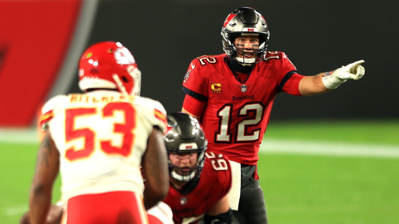 TAMPA, FLORIDA - NOVEMBER 29: Tom Brady #12 of the Tampa Bay Buccaneers calls a play from the line of scrimmage in the third quarter during their game against the Kansas City Chiefs at Raymond James Stadium on November 29, 2020 in Tampa, Florida.