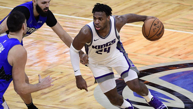 ORLANDO, FLORIDA - JANUARY 27: Buddy Hield #24 of the Sacramento Kings dribbles the ball during the fourth quarter against the Orlando Magic at Amway Center on January 27, 2021 in Orlando, Florida.