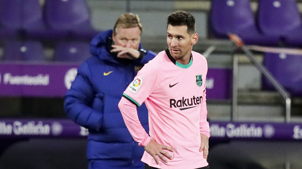 , SPAIN - DECEMBER 22: (L-R) coach Ronald Koeman of FC Barcelona, Lionel Messi of FC Barcelona during the La Liga Santander match between Real Valladolid v FC Barcelona on December 22, 2020