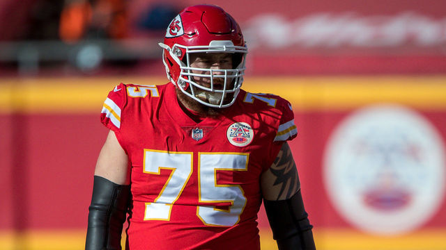 KANSAS CITY, MO - DECEMBER 27: Kansas City Chiefs offensive tackle Mike Remmers (75) on the field during the first half against the Atlanta Falcons at Arrowhead Stadium in Kansas City, Missouri.