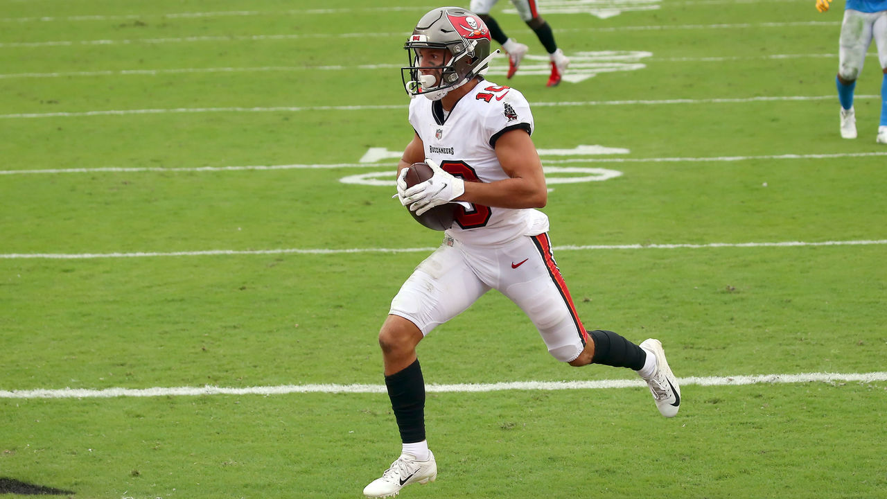 TAMPA, FL - OCTOBER 04: Scotty Miller (10) of the Buccaneers makes a touchdown catch during the regular season game between the Los Angeles Chargers and the Tampa Bay Buccaneers on October 04, 2020 at Raymond James Stadium in Tampa, Florida.
