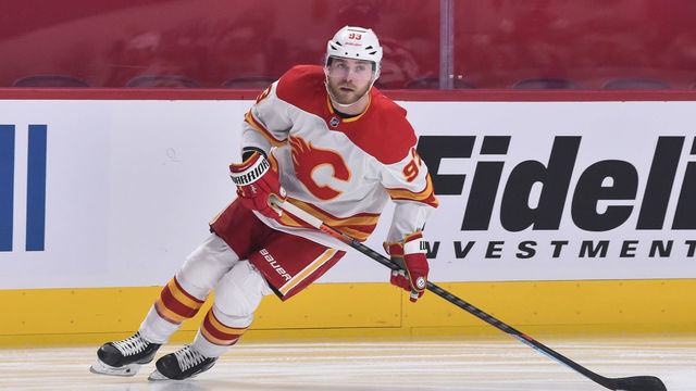 MONTREAL, QC - JANUARY 30: Sam Bennett #93 of the Calgary Flames skates against the Montreal Canadiens during the first period at the Bell Centre on January 30, 2021 in Montreal, Canada. The Calgary Flames defeated the Montreal Canadiens 2-0.