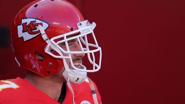KANSAS CITY, MISSOURI - NOVEMBER 01: Travis Kelce #87 of the Kansas City Chiefs takes the field prior to their game against the New York Jets at Arrowhead Stadium on November 01, 2020 in Kansas City, Missouri.