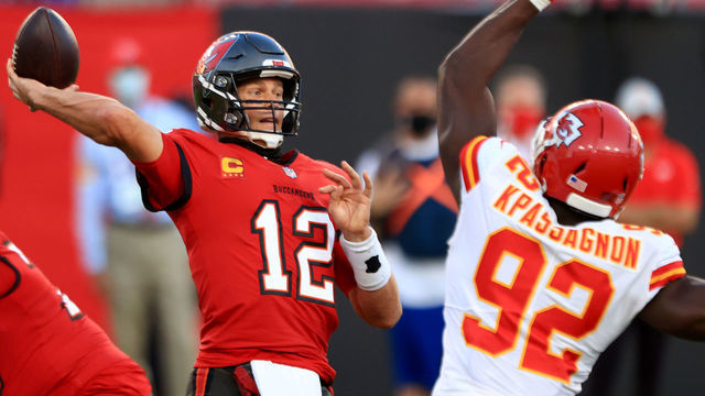 TAMPA, FLORIDA - NOVEMBER 29: Tom Brady #12 of the Tampa Bay Buccaneers looks to pass in the second quarter against Tanoh Kpassagnon #92 of the Kansas City Chiefs during their game at Raymond James Stadium on November 29, 2020 in Tampa, Florida.
