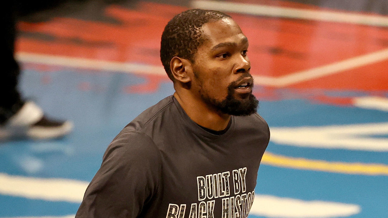 NEW YORK, NEW YORK - FEBRUARY 05: Kevin Durant #7 of the Brooklyn Nets warms up before the game against the Toronto Raptors at Barclays Center on February 05, 2021 in New York City.
