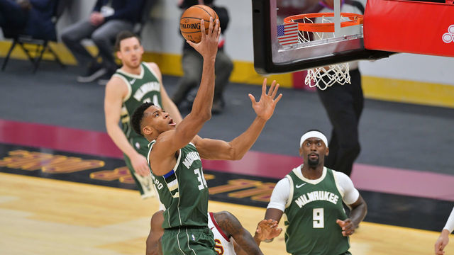 CLEVELAND, OHIO - FEBRUARY 06: Giannis Antetokounmpo #34 of the Milwaukee Bucks drives to the basket during the first half against the Cleveland Cavaliers at Rocket Mortgage Fieldhouse on February 06, 2021 in Cleveland, Ohio. NOTE TO USER: User expressly acknowledges and agrees that, by downloading and/or using this photograph, user is consenting to the terms and conditions of the Getty Images License Agreement.