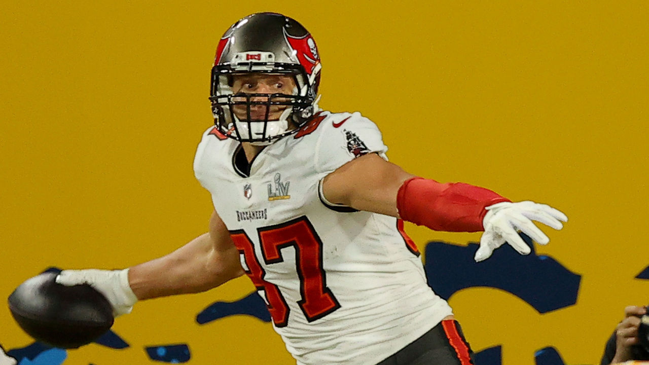 Free Agency Update: Tight end Rob Gronkowski re-signs with Tampa Bay  Buccaneers