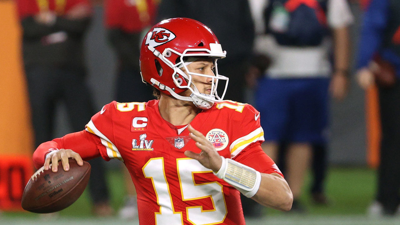 TAMPA, FLORIDA - FEBRUARY 07: Patrick Mahomes #15 of the Kansas City Chiefs looks to pass in the second quarter in Super Bowl LV at Raymond James Stadium on February 07, 2021 in Tampa, Florida.