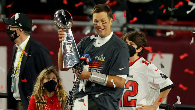 TAMPA, FLORIDA - FEBRUARY 07: Tom Brady #12 of the Tampa Bay Buccaneers hoists the Vince Lombardi trophy after winning Super Bowl LV at Raymond James Stadium on February 07, 2021 in Tampa, Florida.