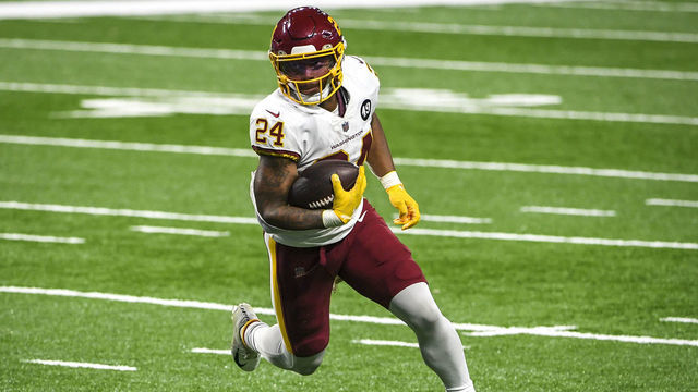 DETROIT, MI - NOVEMBER 15: Antonio Gibson #24 of the Washington Football Team runs for a touchdown during their game against the Detroit Lions at Ford Field on November 15, 2020 in Detroit, Michigan.
