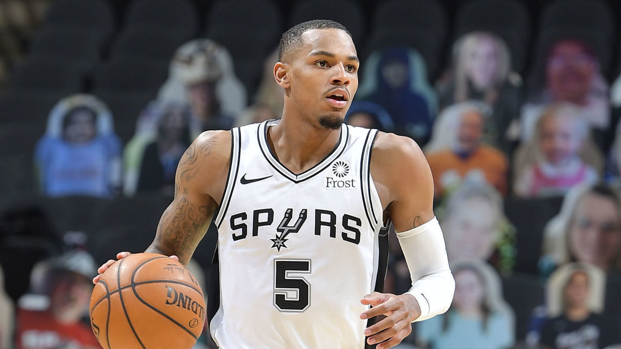 SAN ANTONIO, TX - FEBRUARY 8: Dejounte Murray #5 of the San Antonio Spurs handles the ball during the game against the Golden State Warriors on February 8, 2021 at the AT&T Center in San Antonio, Texas. Mandatory Copyright Notice: Copyright 2021 NBAE (Photos by Logan Riely/NBAE via Getty Images)